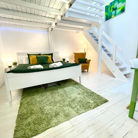 בודפשט Teresian Apartment Near The Andrassy Street Free Air Conditioner Free Coffee מראה חיצוני תמונה