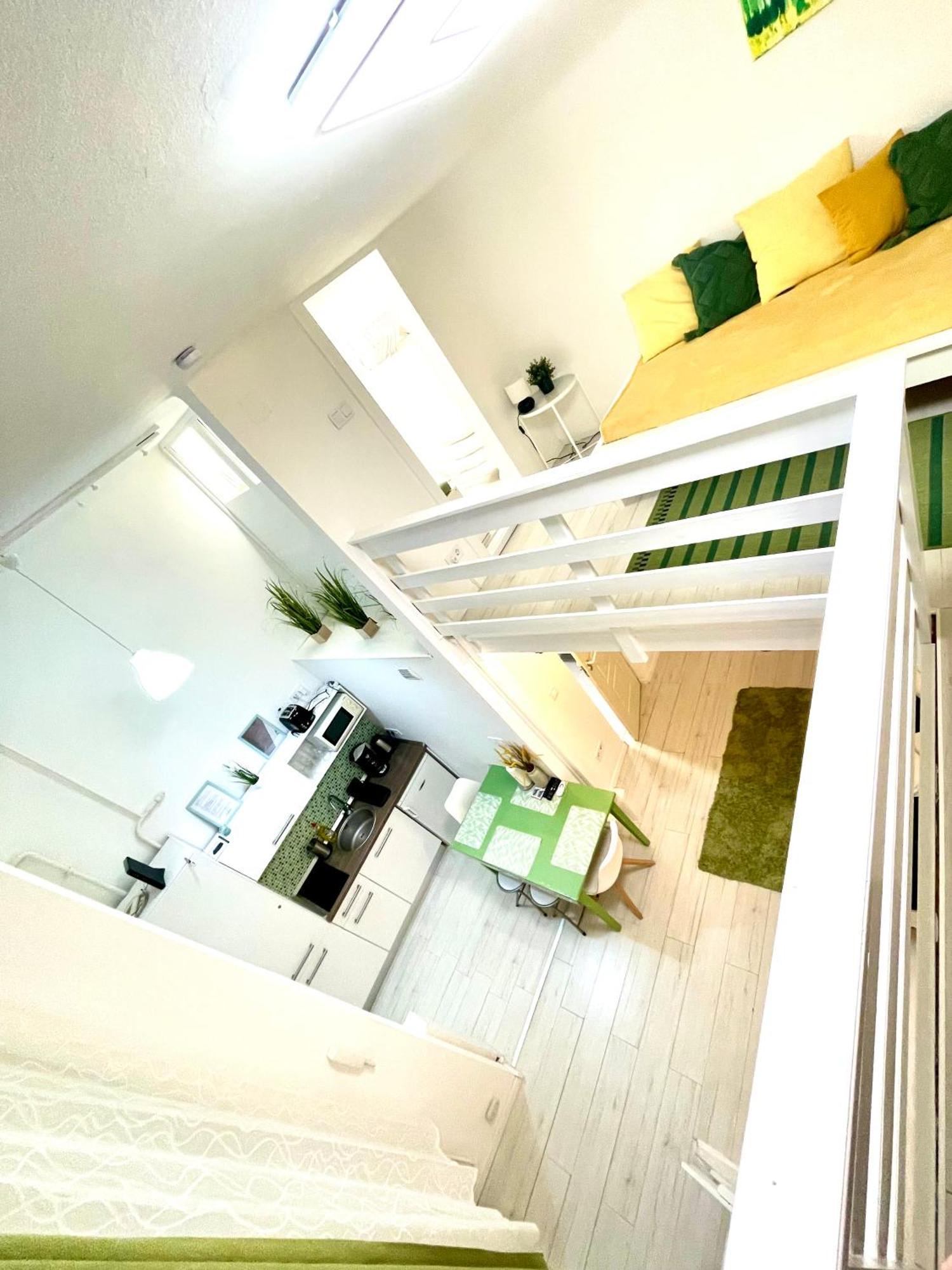 בודפשט Teresian Apartment Near The Andrassy Street Free Air Conditioner Free Coffee מראה חיצוני תמונה