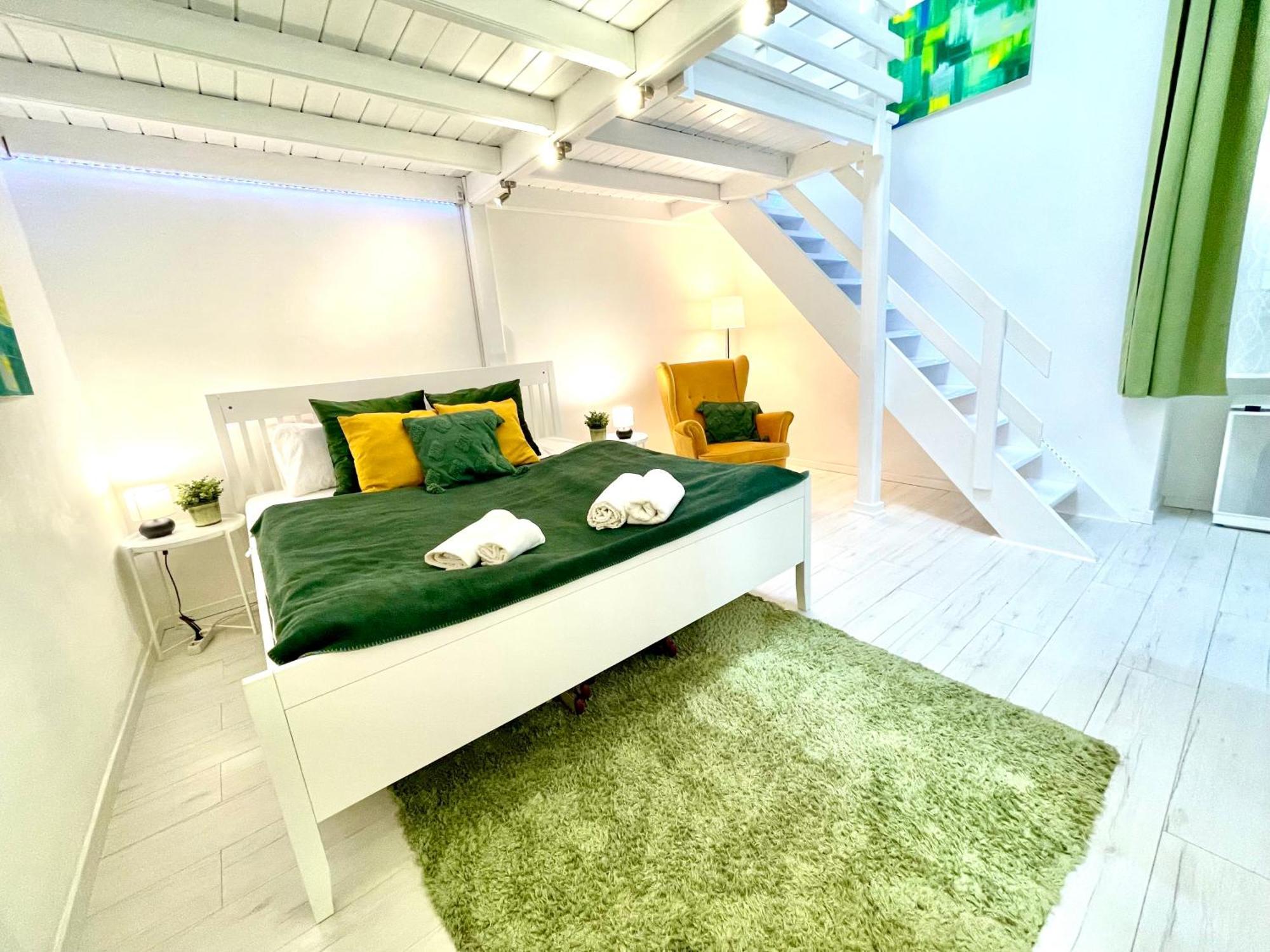 בודפשט Teresian Apartment Near The Andrassy Street Free Air Conditioner Free Coffee מראה חיצוני תמונה