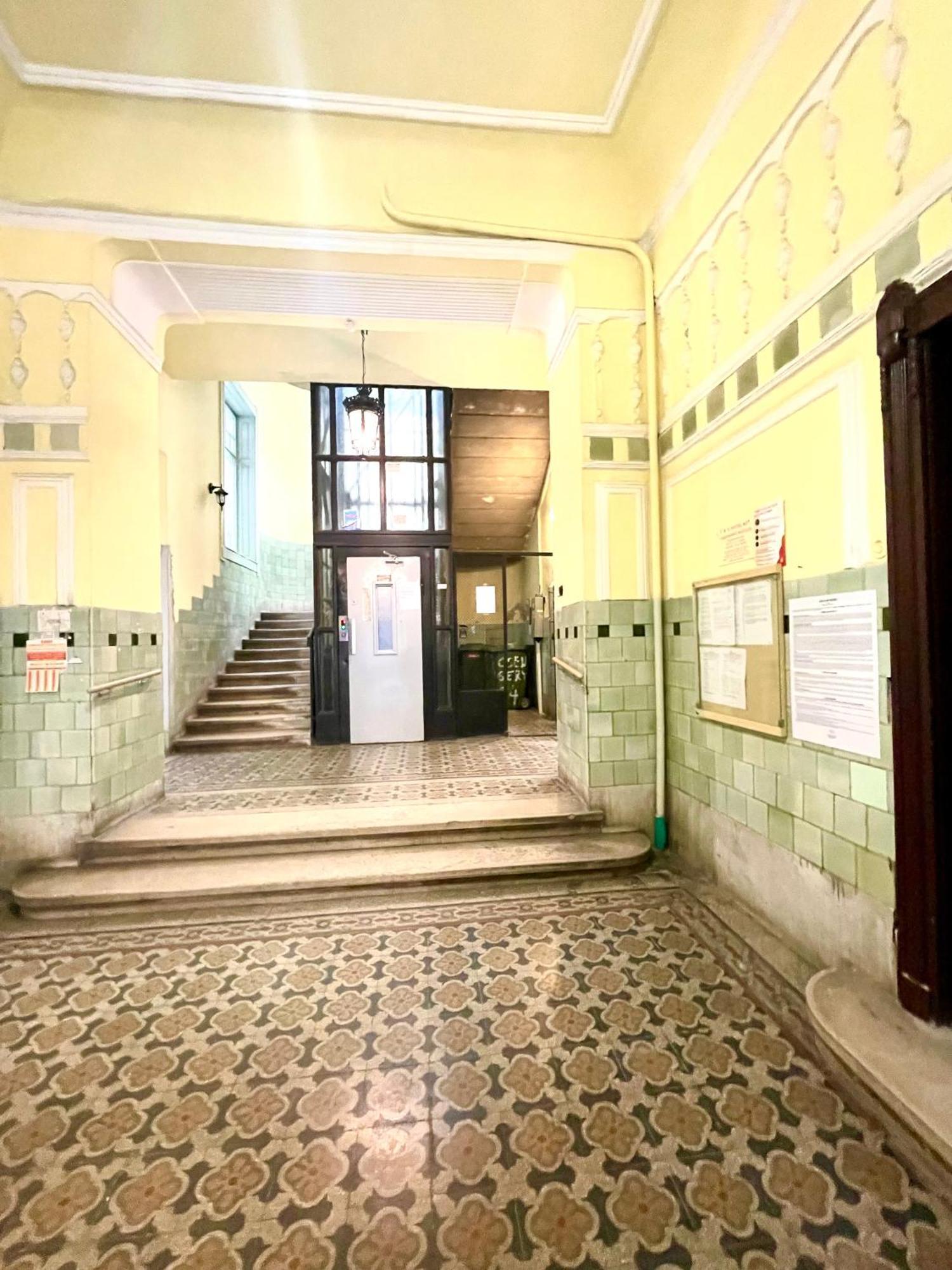 בודפשט Teresian Apartment Near The Andrassy Street Free Air Conditioner Free Coffee מראה חיצוני תמונה