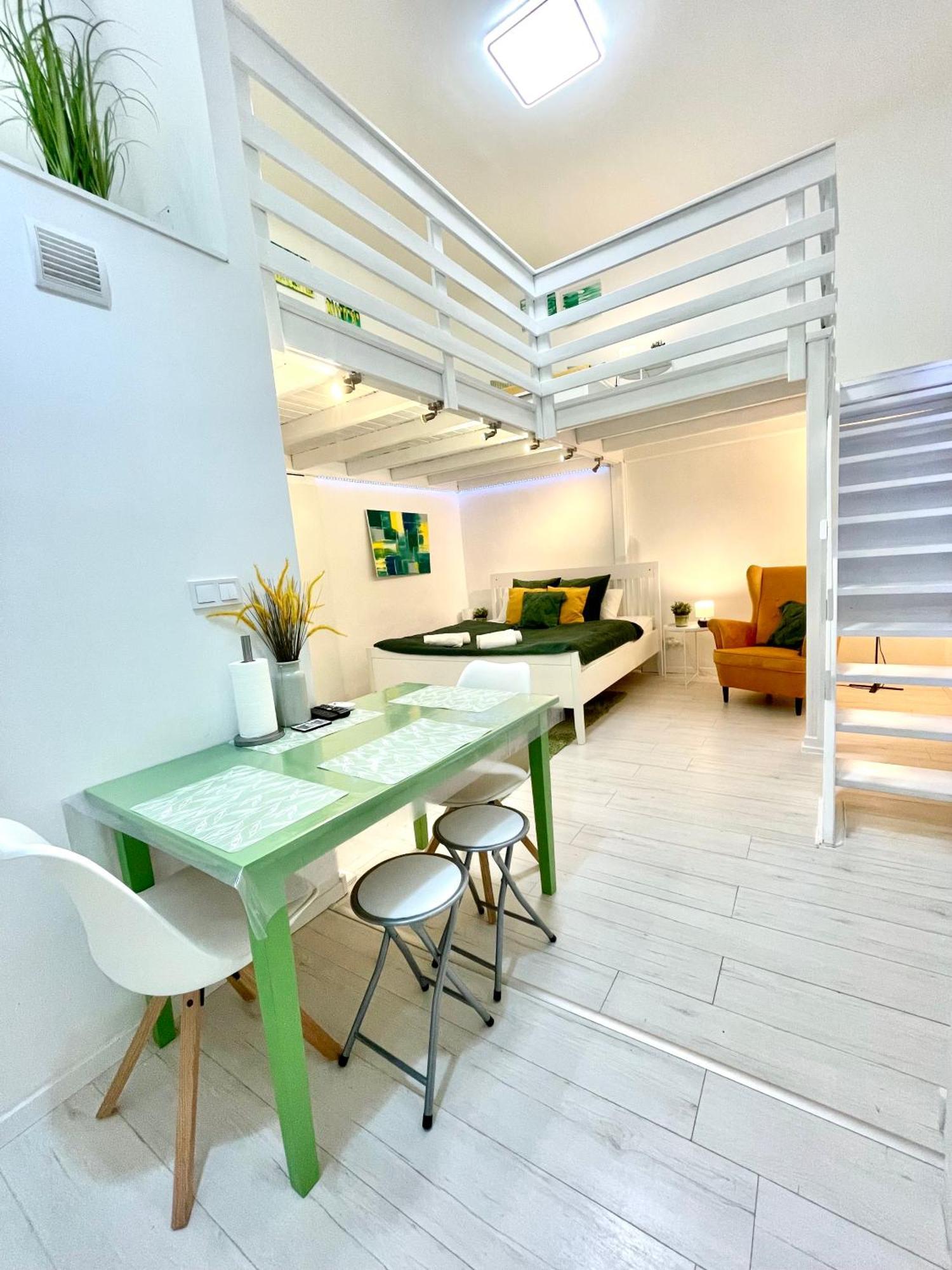 בודפשט Teresian Apartment Near The Andrassy Street Free Air Conditioner Free Coffee מראה חיצוני תמונה