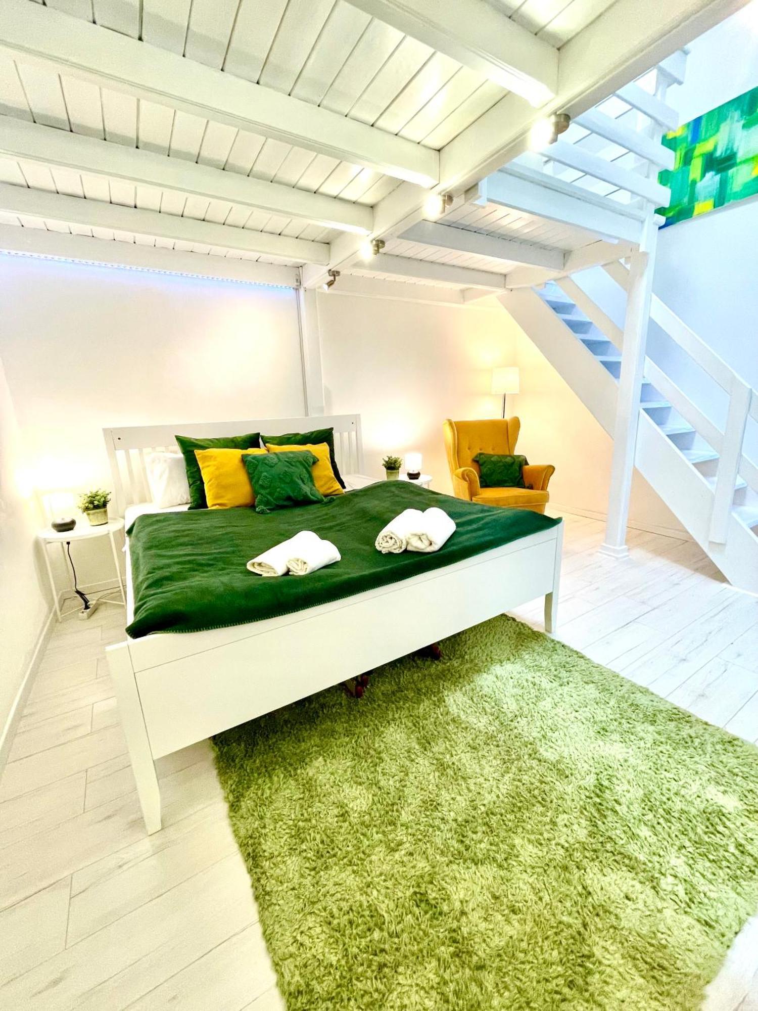 בודפשט Teresian Apartment Near The Andrassy Street Free Air Conditioner Free Coffee מראה חיצוני תמונה
