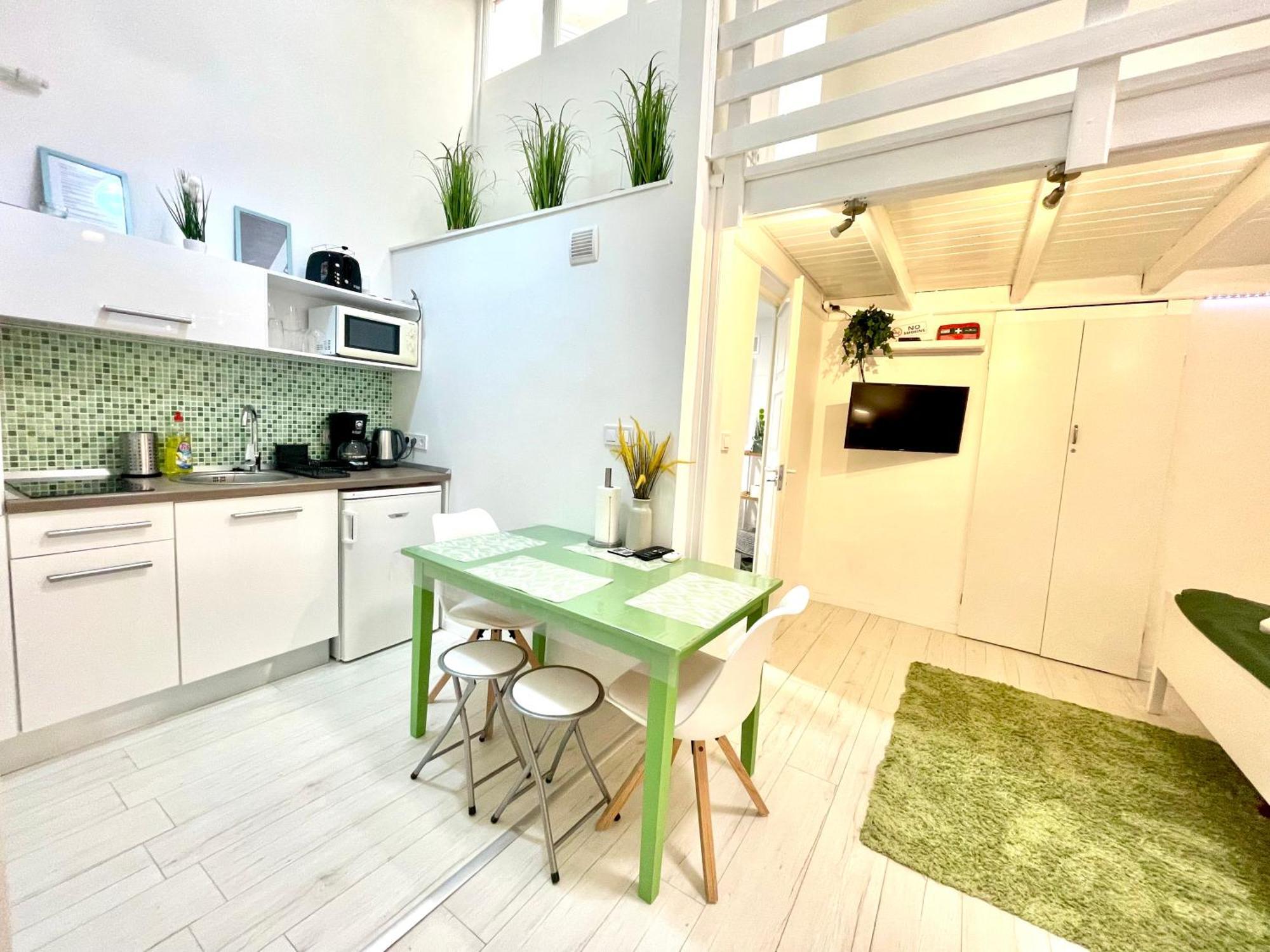 בודפשט Teresian Apartment Near The Andrassy Street Free Air Conditioner Free Coffee מראה חיצוני תמונה