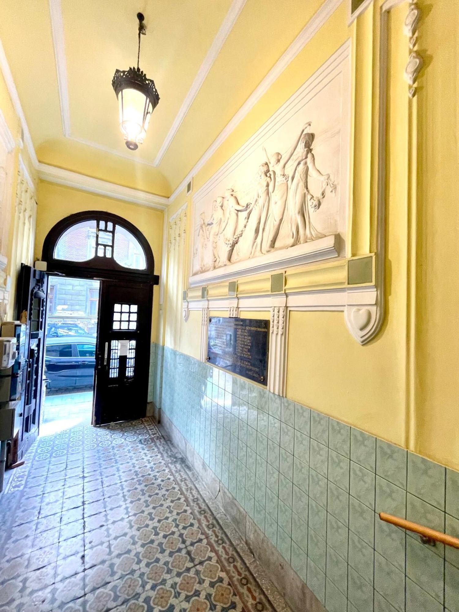 בודפשט Teresian Apartment Near The Andrassy Street Free Air Conditioner Free Coffee מראה חיצוני תמונה